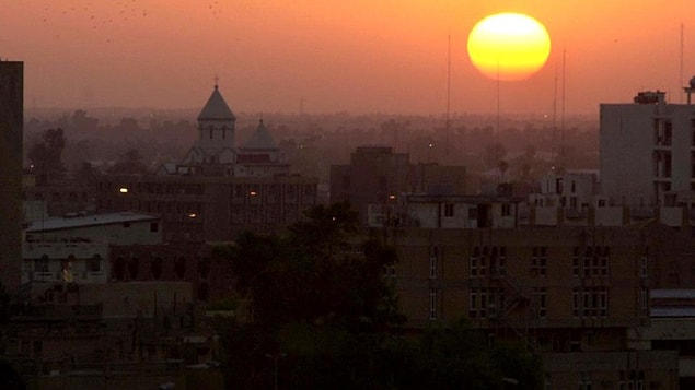 2002 - Londra`da toplanan Iraklı rejim muhalifleri, Saddam Hüseyin rejiminin devrilmesinin ardından 2 yılı aşmayacak bir sürede demokratik ve federal bir Irak'ın kurulması, serbest seçimlerin yapılması ve anayasanın hazırlanması üzerinde anlaşmaya vardılar.