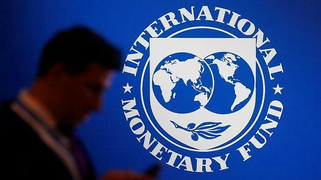 1946 - Uluslararası Para Fonu, (IMF) faaliyete geçti. 27 Aralık 1945'te kurulan IMF, 32 üye ülkenin para birimlerinin altın ve Amerikan doları karşılığını ifade eden bir anlaşma ilan etti.