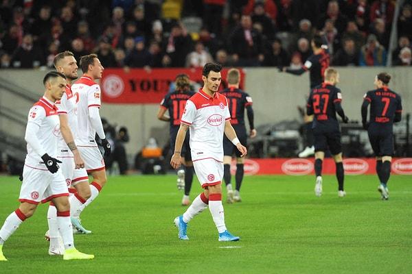 Fortuna Düsseldorf sahasında RB Leipzig'e 0-3 yenilirken, Kaan Ayhan maçta 90 dakika görev yaptı.