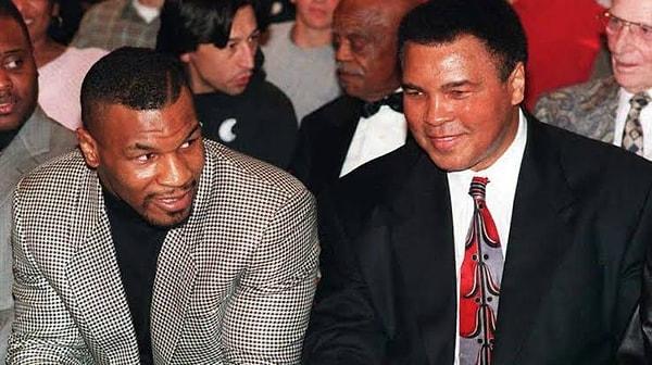 12. Mike Tyson bir keresinde Muhammed Ali'nin yanında oturduğu sırada bir kavgada kimin kazanacağı sorulunca "Ben kibirliyimdir. Harika olduğumu biliyorum fakat bu durumda her baş eğilmeli, her dil itiraf etmeli ki bu adam tüm zamanların en iyisi" demiştir.