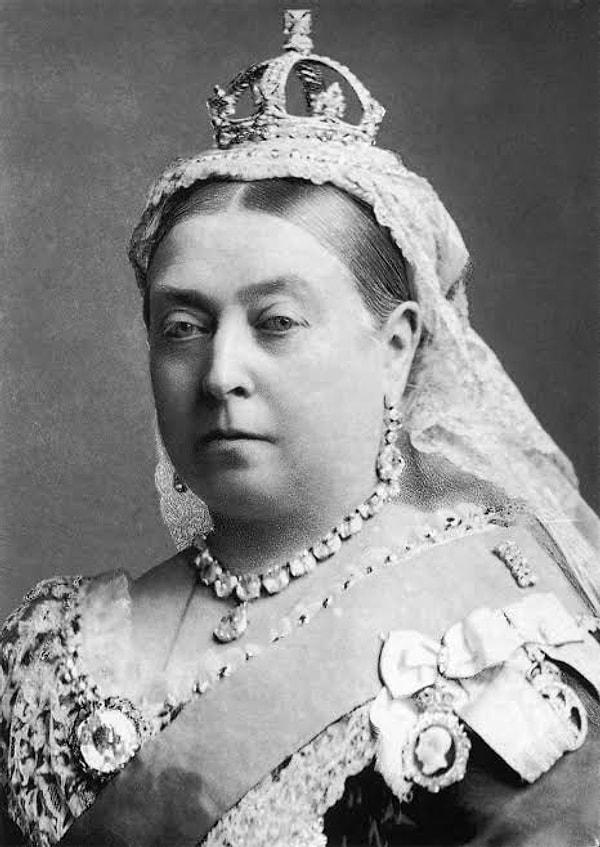 13. Kraliçe Victoria yetişkin hayatı boyunca her gün yaklaşık 2500 kelime yazmıştır.