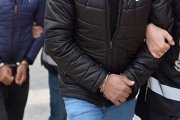 Kırıkkale'ye getirilen dolandırıcı, emniyetteki işlemlerin ardından çıkarıldığı mahkemece tutuklandı.