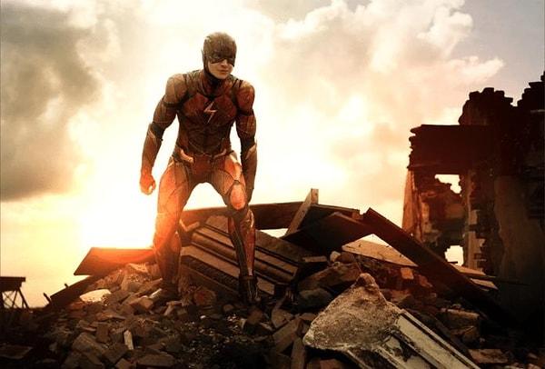 1. The Flash filminin, 1 Temmuz 2022’de vizyona gireceği açıklandı.