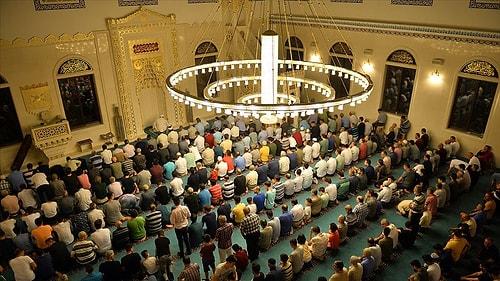 Diyanet Camilerdeki Oturakları Yasaklıyor: 'Başka Dinlerin İbadethanelerini Hatırlatıyor'