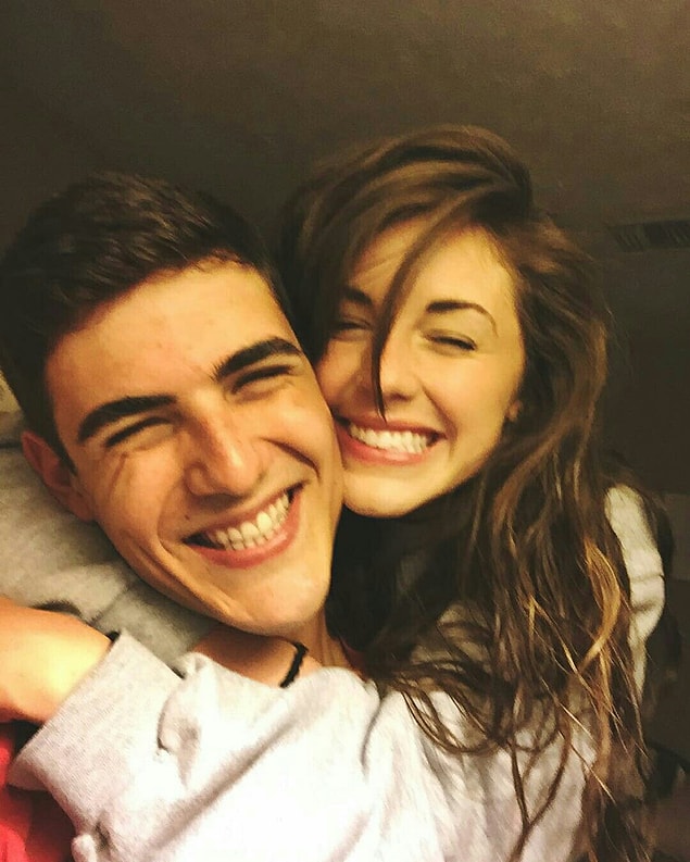 12. Son olarak, sizi mutlu etmek için elinden geleni yapmalı. Sizin gülümsemeni dünyanın en güzel şeyi olarak görmeli ve bunu mümkün olduğunca çok görmek için elinden geleni yapmalı.