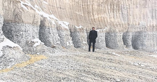 Sokak hayvanları gönüllüsü Elif Al ise, haftada iki kez bölgedeki köpekleri beslediklerini belirterek, yuvaların açılmasının kendilerini mutlu ettiğini söyledi.