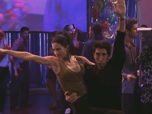 3. Tökezlediğinizde bunu komik bir dansa dönüştürmek.