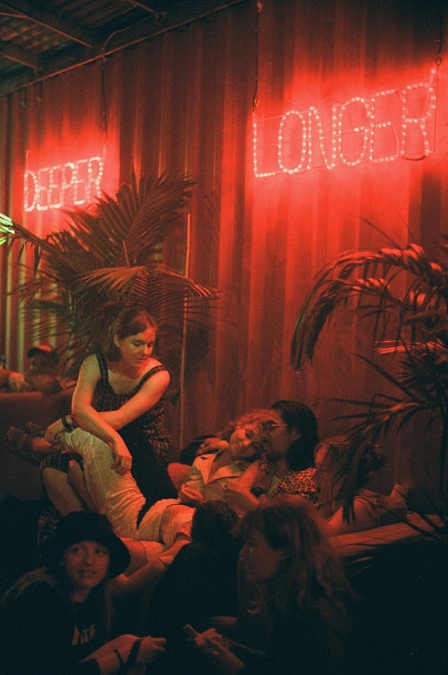 3. "Gece Kulübü"