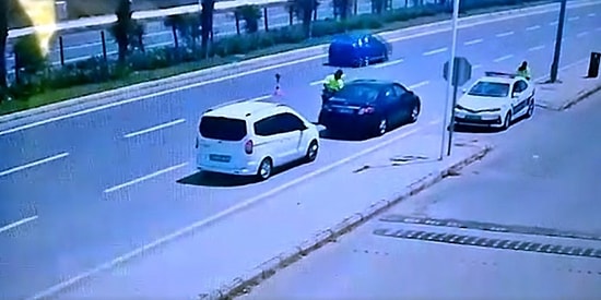 Otomobiliyle Seyir Halindeyken Kalp Krizi Geçiren Sürücüyü Trafik Polisi Kurtardı!