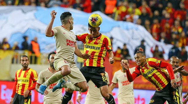 Sekizinci deplasman maçında altıncı kez kazanamayan Galatasaray bu sonuçla 24 puanda kaldı. Göztepe ise 23 puana yükseldi.