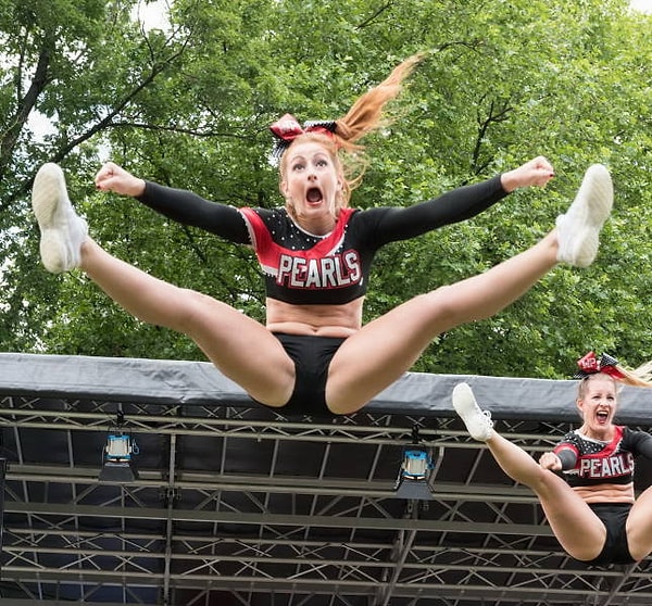 1. А вы попробуйте прыгнуть так же!