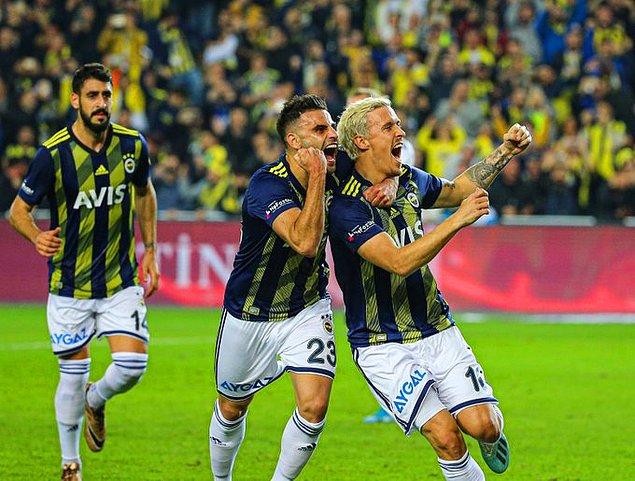 Derbiden üç puanı üç golle alan Fenerbahçe, puanını 28'e çıkartarak puan tablasunda 3. sıraya yükseldi. Üst üstte ikinci mağlubiyetini alan Beşiktaş ise, 16. haftayı 27 puanla 4. sırada tamamladı.