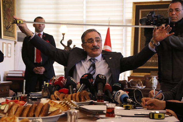 Yavaş'ın suç duyurusunda bulunduğu sıralarda Sinan Aygün basın toplantısı düzenleyerek uzun bir konuşma yaptı 👇