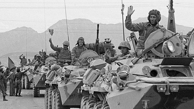 1979 - Sovyetler Birliği, Afganistan'ı işgale başladı.