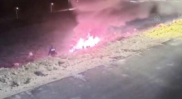 Polisin Kahramanlığı Kamerada: Gaziantep'te Boş Araziye Devrilip Yanan Otomobilin Sürücüsü Son Anda Kurtarıldı