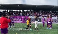 Taraftarın da Desteğini Alarak Maç Sonrası Kız Arkadaşına Sahada Evlilik Teklifi Yapan Orduspor Kalecisi