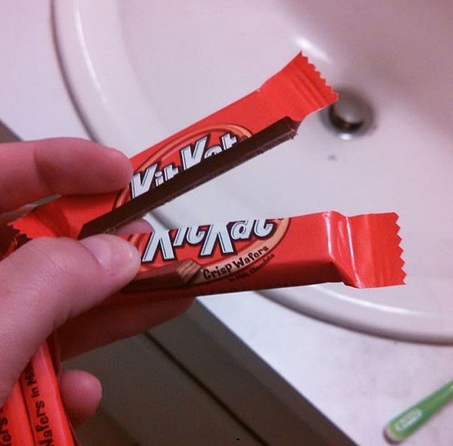 23. "Kitkat paketim mükemmel bir şekilde ikiye kırıldı."