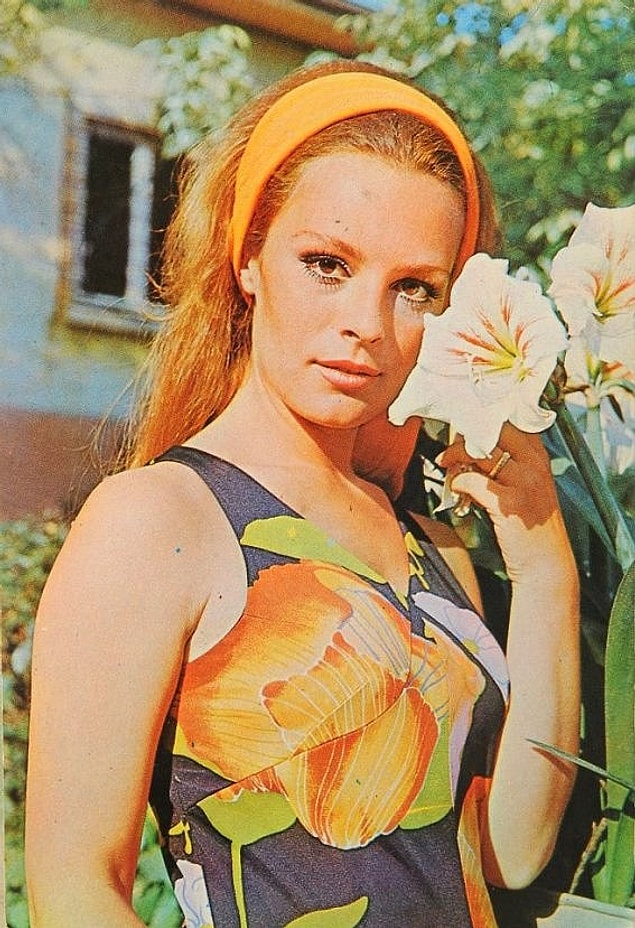 28. Hülya Koçyiğit