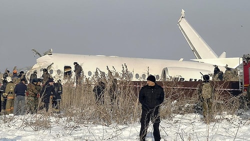 Kazakistan'da İçinde 100 Kişinin Bulunduğu Uçak Düştü: En Az 14 Ölü