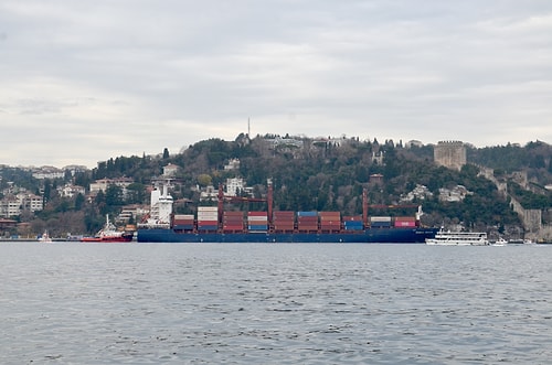 İstanbul Boğazı’nda Gemi Kazası: Sarıyer Aşiyan'da 191 Metre Uzunluğundaki Kargo Gemisi Karaya Oturdu