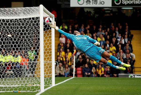 27. Watford kalecisi Ben Fostyer, Sheffield United maçında müthiş bir kurtarışa imza atarken