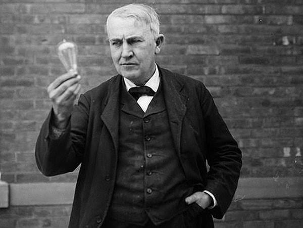 1879 - Thomas Edison, elektrik ampulunu kamuya tanıttı.