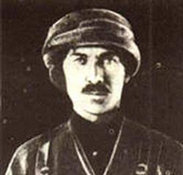 1921 - Çerkez Ethem ve kardeşleri, işgal kuvvetlerine sığındılar.