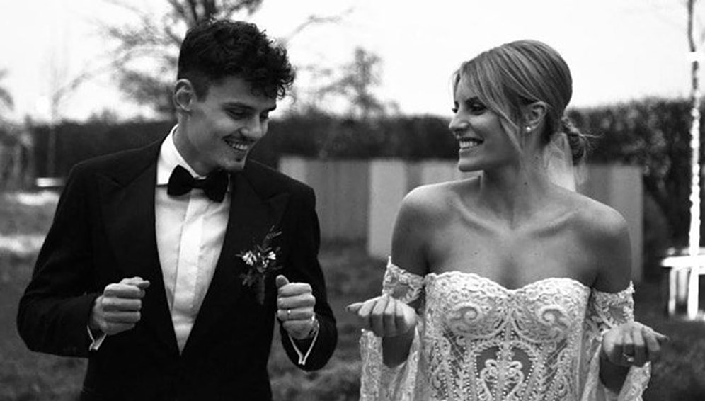 Çok Klaslar! Enes Ünal Kendisi Gibi Futbolcu Olan Lisa Smellers ile Hayatını Birleştirdi