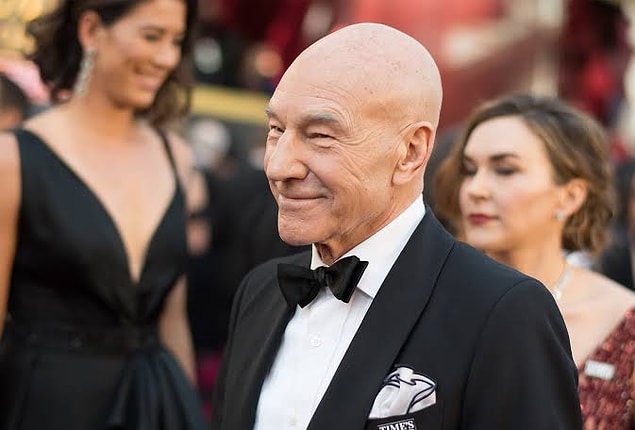 5. Sir Patrick Stewart Birleşik Krallık'ta tiyatro öğrencilerine ustalık dersi vermektedir.