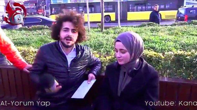 Kanalın muhabirlerinden olan ve Akit TV'de de program yapan sunucu Mert Armağan'ın başörtülü bir kadınla yaptığı röportaj sosyal medyaya bomba gibi düştü.