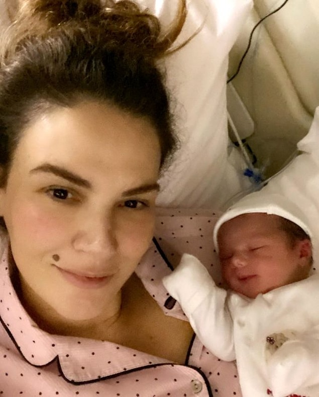5. Tülin Şahin ve Pedro de Noronha'nın kızı Siena