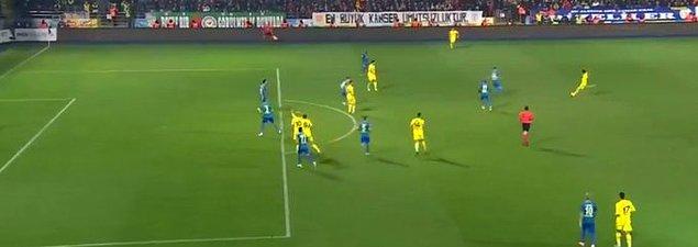 70. dakikada Fenerbahçe'de Jailson; çok uzak mesafeden, Çaykur Rizespor yarı sahasının ortasından çektiği şutla harika bir gole imza atarak takımını öne geçirdi: 1-2.