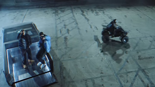 Ünlü hip-hop sanatçısı Travis Scott yeni albümünden bir şarkı olan "Gang Gang" için bir klip çekti.