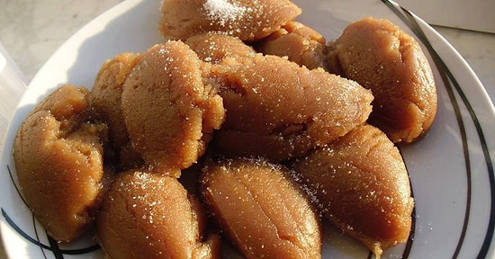 Un Helvası Tarifi: Geleneksel Lezzetlerin Vazgeçilmezi Nefis Un Helvası Nasıl Yapılır?