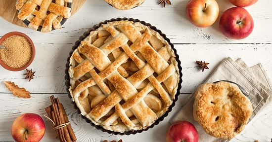 Elmalı Turta Tarifi: Ağızda Dağılan Enfes Hamuruyla Elmalı Turta Nasıl Yapılır?