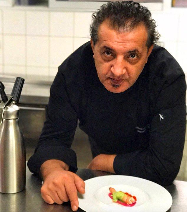 1974 yılında Bolu'da dünyaya gelen Mehmet Yalçınkaya'nın hayatı mutfakta geçmiş desek yanlış söylemiş olmayız.