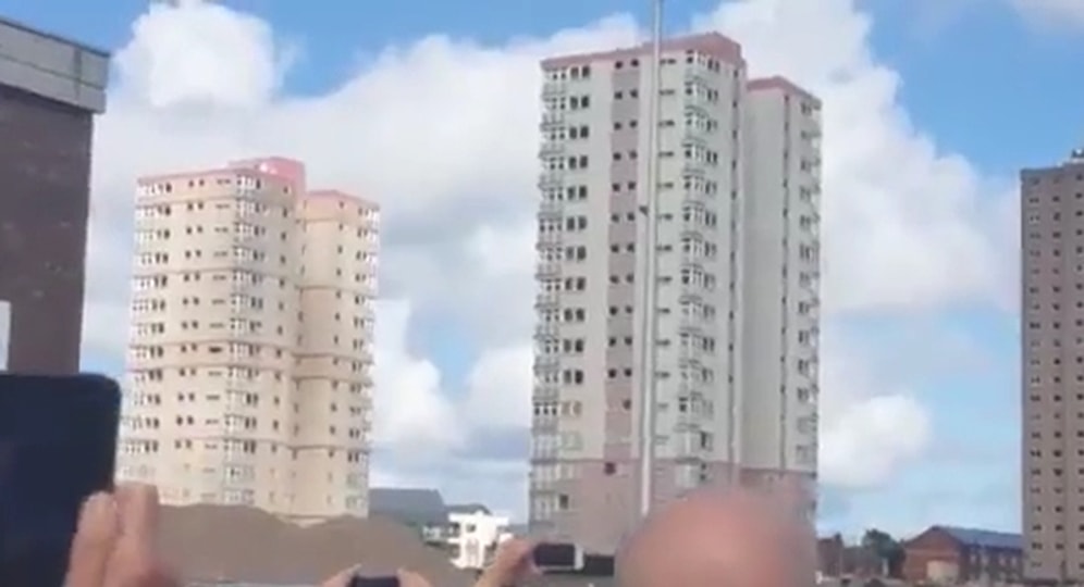 İzlemesi Aşırı Keyifli Şeylerde Bugün: Devasa Binaların Patlayıcı ile Yerle Bir Edildiği Görüntüler!