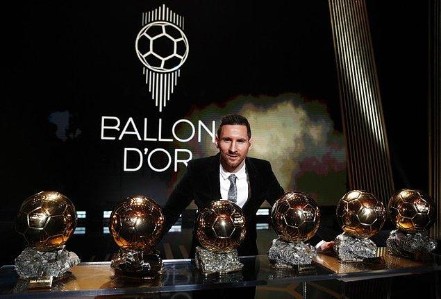 51. France Football dergisi tarafından yılın futbolcusuna verilen Altın Top (Ballon d'Or) ödülünü, Barcelona'nın Arjantinli yıldızı Lionel Messi kazandı.