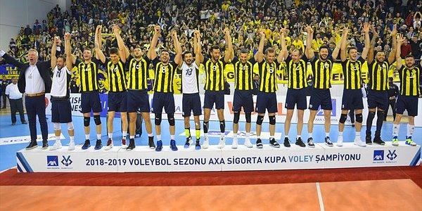 10. Voleybolda AXA Sigorta Erkekler Kupa Voley finalinde Fenerbahçe, Galatasaray'ı 3-2 mağlup ederek kupanın sahibi oldu.