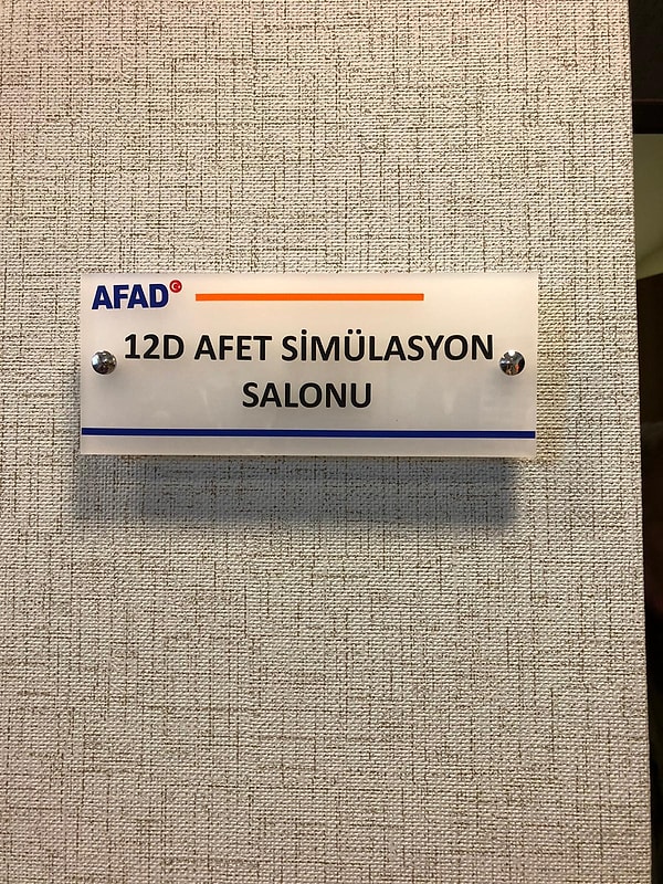 12D Afet simülasyon salonunda, öğrenciler gerçeğine en yakın depremi tecrübe ettiler.