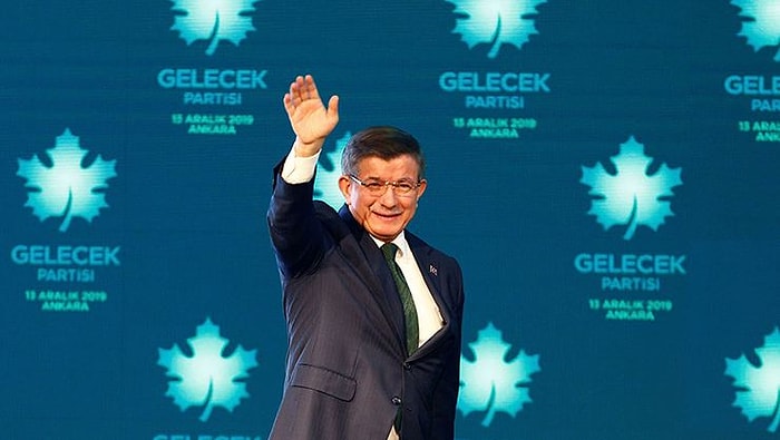 Ahmet Davutoğlu, TikTok'ta Video Yayınladı: 'Gençlik Nerede Biz Oradayız'