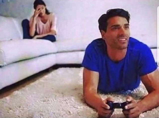 "Kocanızın sürekli playstation oynamasından mı şikayetçisiniz? Gidip kendinize bir hobi edinin o zaman..."