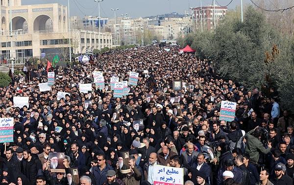 İran'da binlerce kişi Süleymani için meydanlardaydı 📸