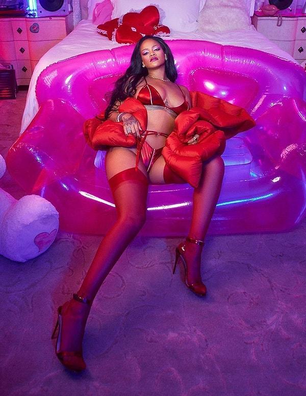 9. Rihanna'nın yılbaşı özel fotoğrafı diyor ve susuyoruz...