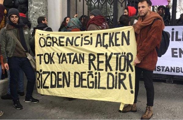 İstanbul Üniversitesi yönetimi 31 Aralık'ta yemekhanelerde artık kahvaltı verilmeyeceğini, indirimli yemek hakkının ise 1 öğünle sınırlandırılacağını açıklamış, tepkilerin ardı arkası kesilmemişti.
