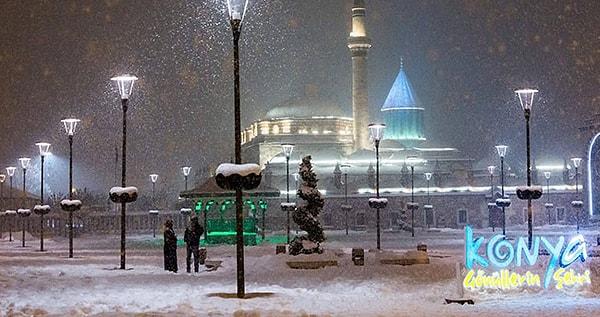 Yoğun kar yağışı nedeniyle Konya'da vatandaşlar zor anlar yaşıyor. Özellikle Hadim ve Taşkent ilçelerinde yoğun kar yağışı nedeniyle hayat durma noktasına geldi.