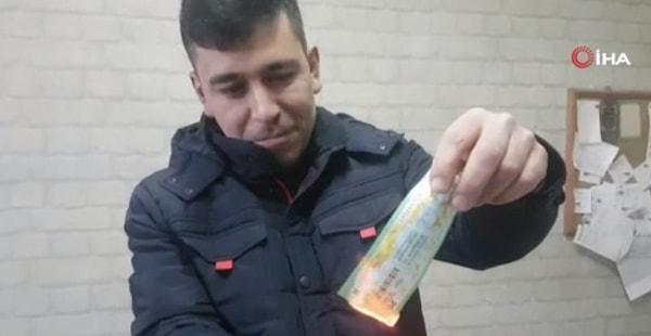 Bursa’nın İnegöl ilçesinde yaşayan Esat Şahan'ın bir numarası farklı ‘1358430’ numaralı çeyrek biletine teselli ikramiyesi çıktı.