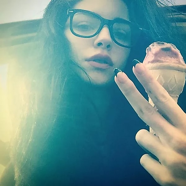 2. Мерве Болугур не против мороженого