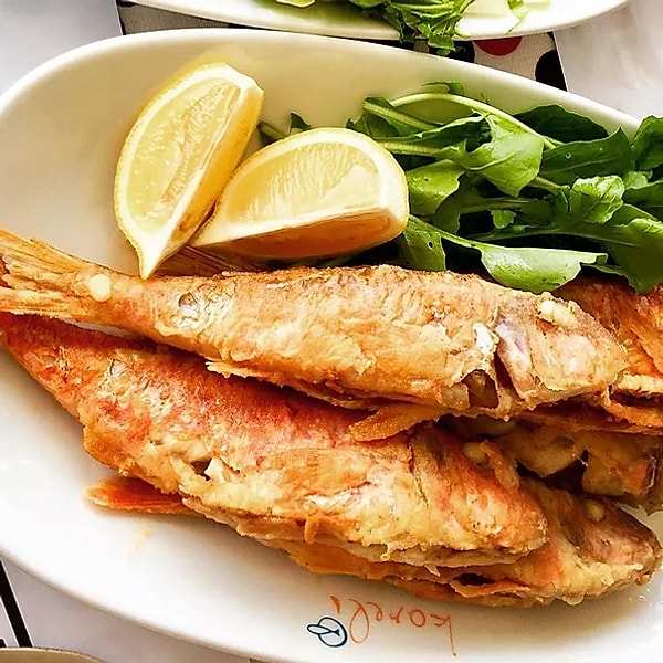 4. Ата Демирер не стесняется вкусно поесть