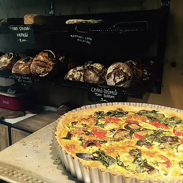 9. Перед тем, как полакомиться, Аслы Энвер любуется вкусным кишем